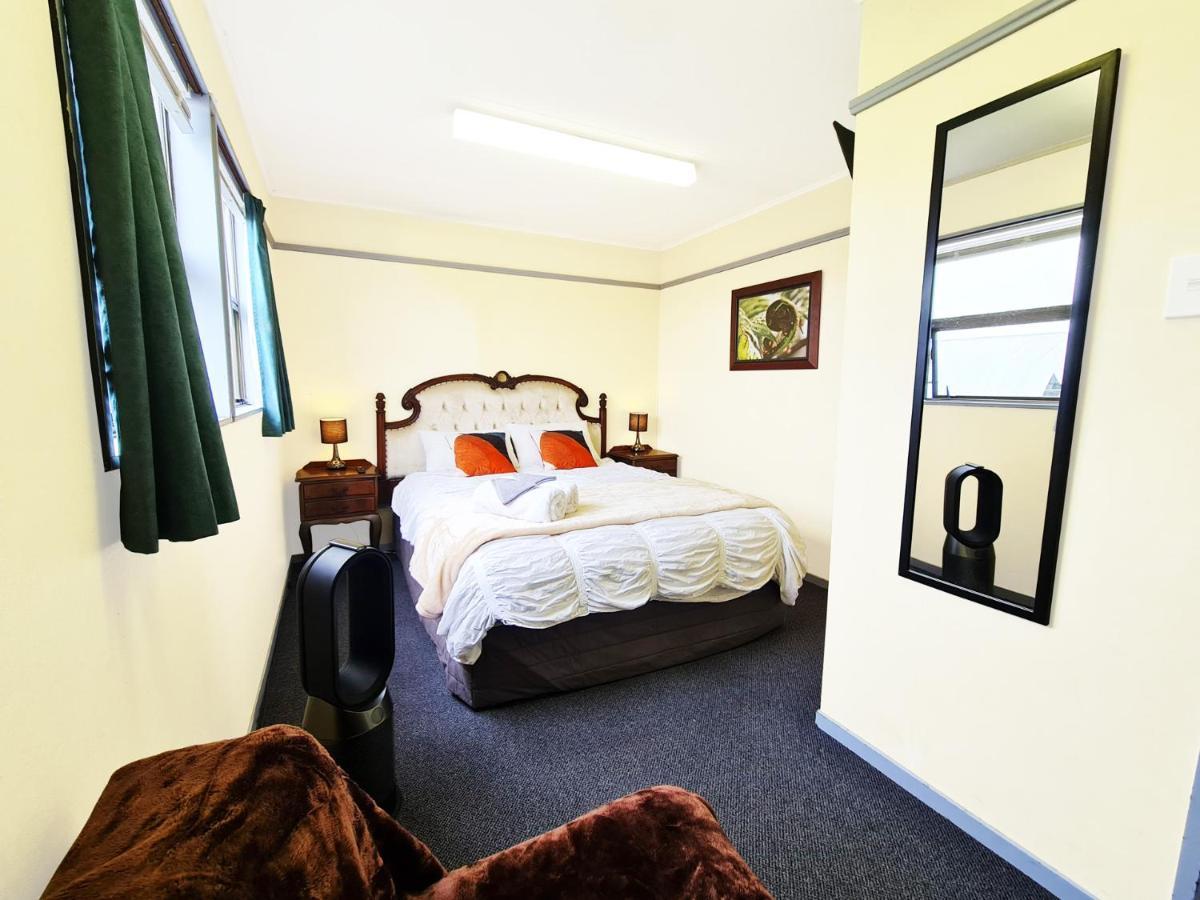 Rarakau Lodge Tuatapere Exterior foto